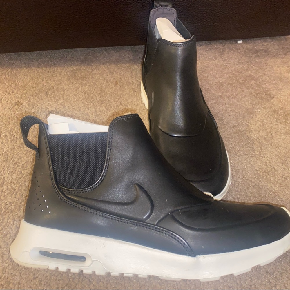 Nike Air Max Thea Mid - black leather sz 9